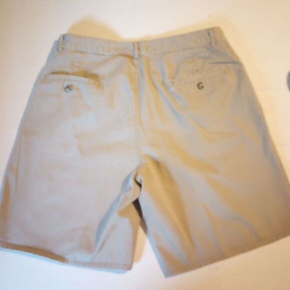 Nike pleated front 9 in  khaki shorts with button closure back pockets - Picture 3 of 7